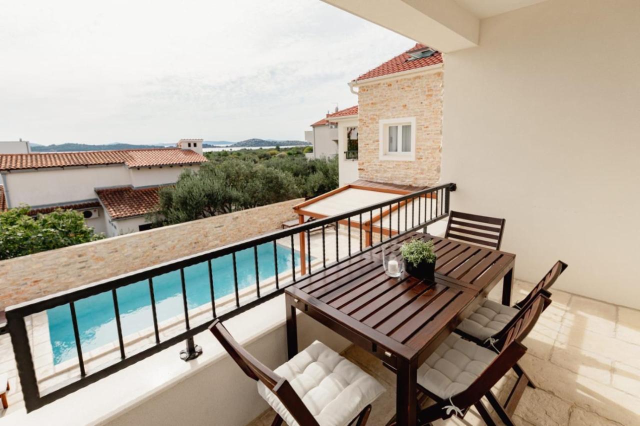 Olive Tree Apartments Водице Екстериор снимка