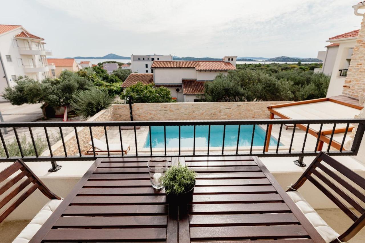 Olive Tree Apartments Водице Екстериор снимка