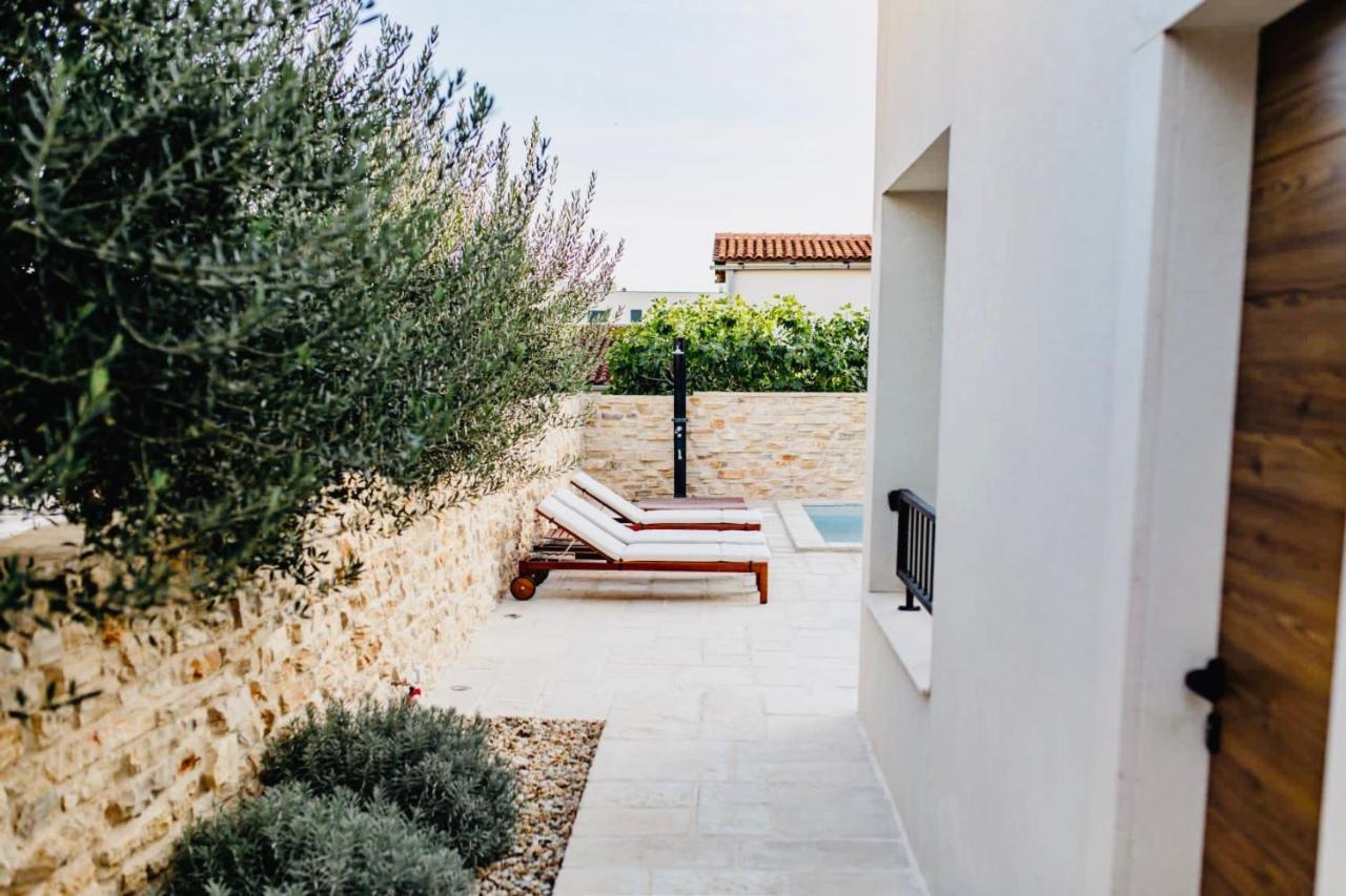 Olive Tree Apartments Водице Екстериор снимка
