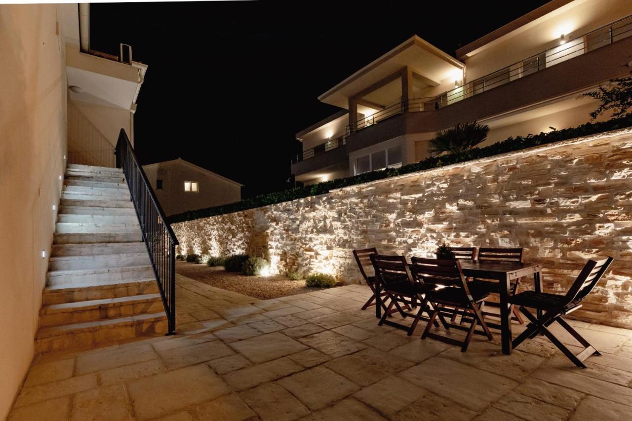 Olive Tree Apartments Водице Екстериор снимка