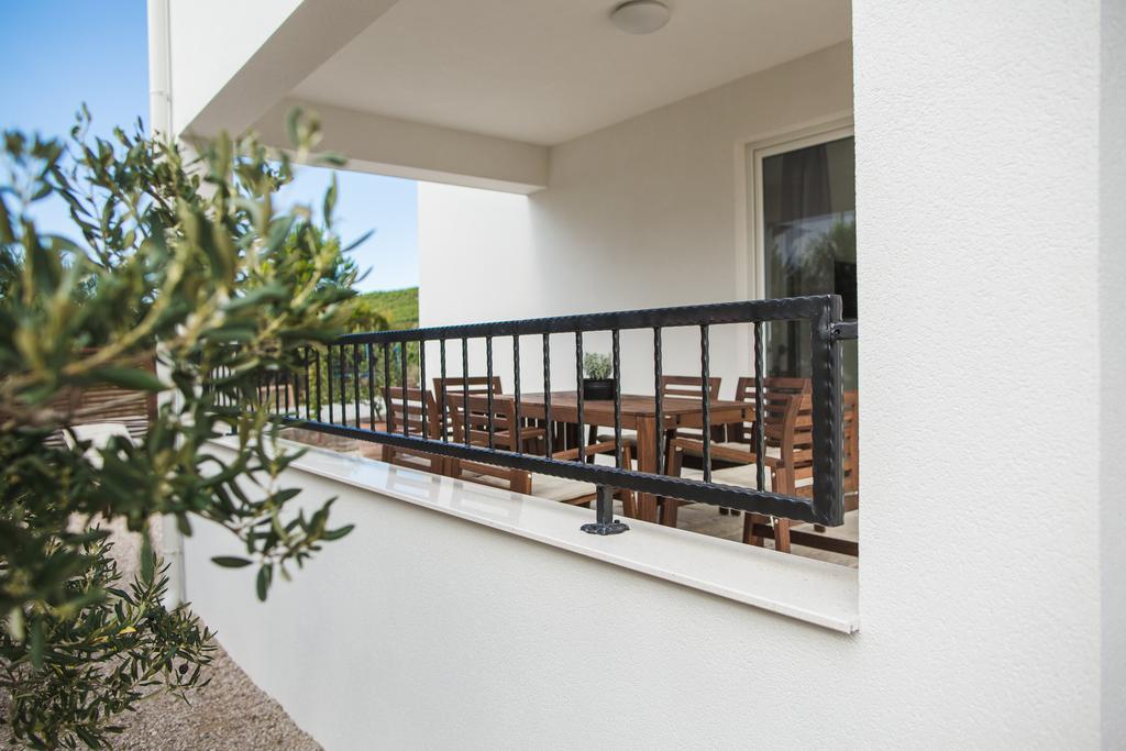 Olive Tree Apartments Водице Екстериор снимка